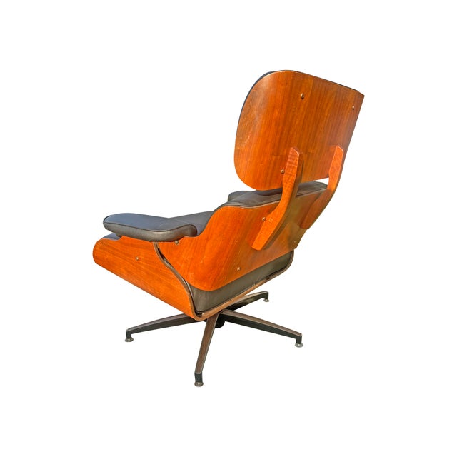 Mid-Century Modern Vintage Mid Century Modern Leather Lounge Chair and Ottoman Attributed to Selig For Sale - Image 3 of 16