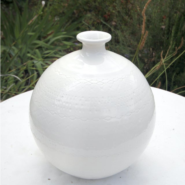 Fine Italian Ceramiche Tadinate Cream Sgraffito Mid-Century Ball Vase For Sale In San Diego - Image 6 of 15