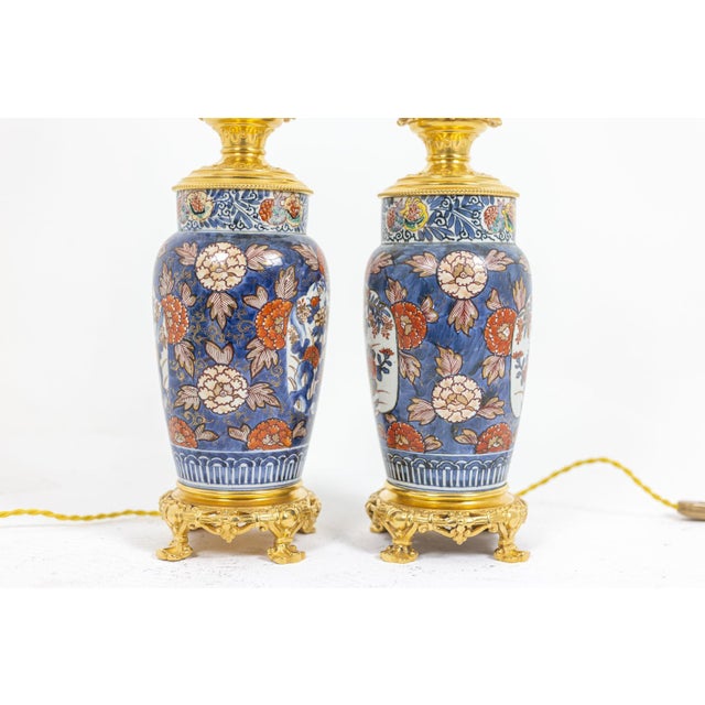 Table Lamps in Imari Porcelain and Gilt Bronze, 1880s For Sale - Image 3 of 13