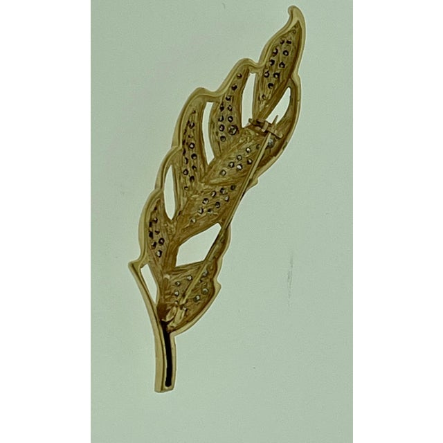 Contemporary 0.6 Carat Leaf Shaped Diamond 14 Karat Gold Pin or Brooch Affordable, Estate For Sale - Image 3 of 18