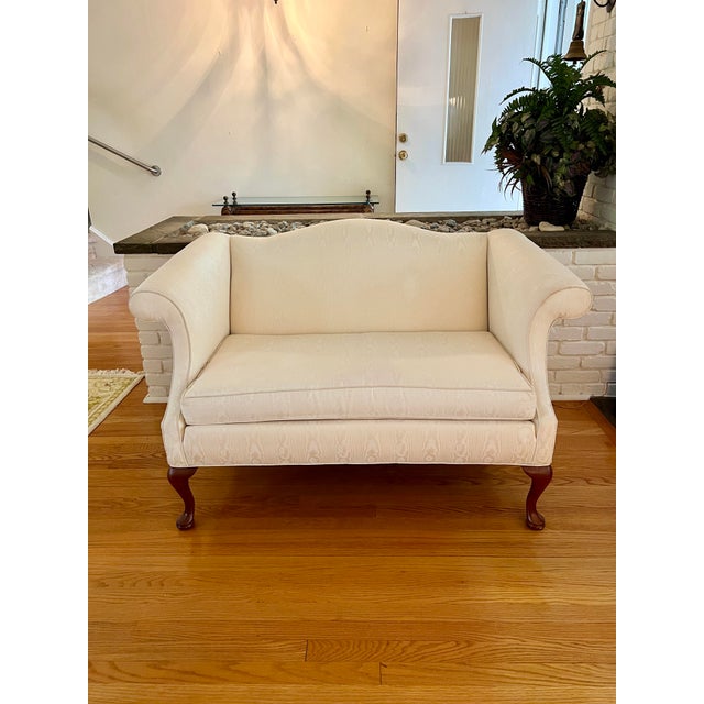 1960s Vintage Traditional Settee Love Seat Sofa Seating Bench in White For Sale - Image 5 of 5