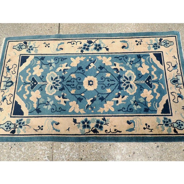 Textile Galerie Shabab Collection Mid-20th Century Handmade Chinese Peking Throw Rug in Cream and Light Blue For Sale - Image 7 of 8