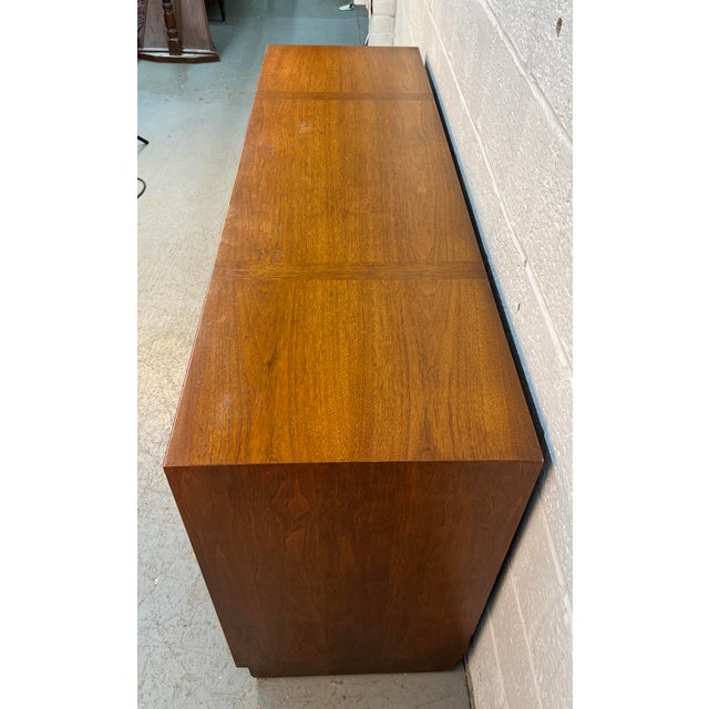 Henredon Circa 60' Mid-Century Walnut Six Drawer Lowboy Dresser For Sale - Image 12 of 18