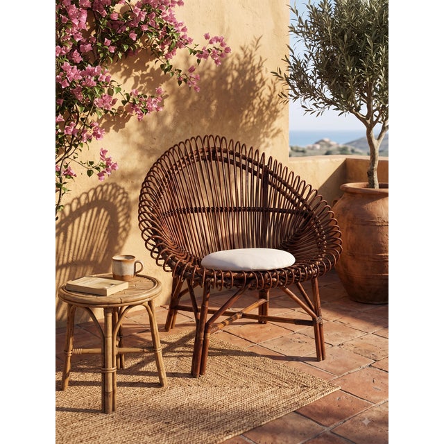 This elegant mid-century Italian armchair is expertly crafted from curved bamboo in warm brown tones. The main structure...