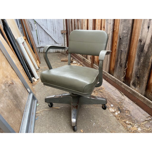 Vintage Mid Century Modern Emeco Corp Industrial Tanker Rolling/Swivel Office Desk Chair For Sale - Image 10 of 12