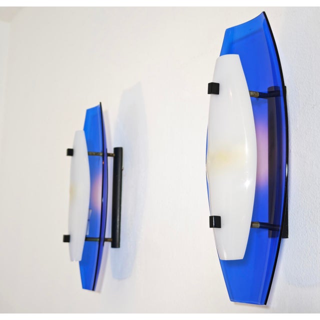 Mid-Century Modern Blue and White Acrylic Glass Wall Lamps, Italy, 1970s, Set of 2 For Sale - Image 14 of 18