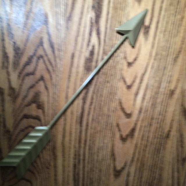 Metal Set of 4 Metal Powder Coated Wall Hanging Arrows For Sale - Image 7 of 13