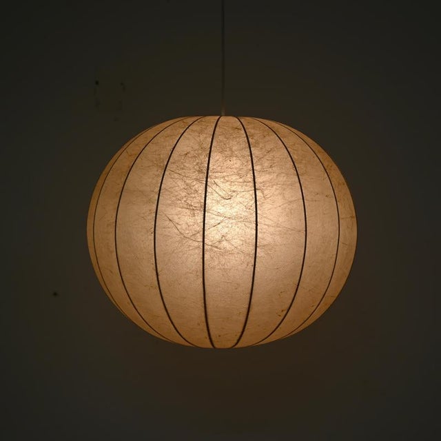 Metal Large Beige Round Cocoon Pendant Light by Achille Castiglioni for Flos, 1960s For Sale - Image 7 of 14