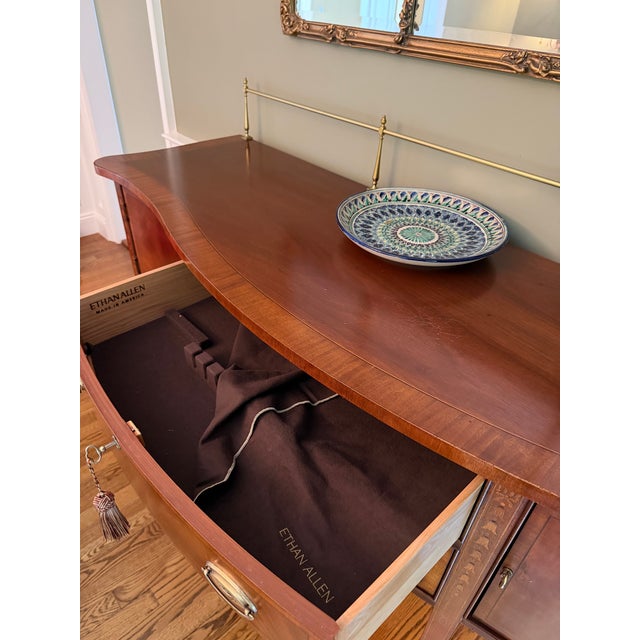 Ethan Allen Vintage Ethan Allen Bellflower Inlaid Mahogany Serpentine Sideboard With Brass Gallery For Sale - Image 4 of 5