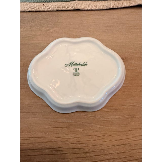 2010s Mottahedeh Porcelain Trinket Dish French J’aime Et J’ Espere For Sale - Image 5 of 5