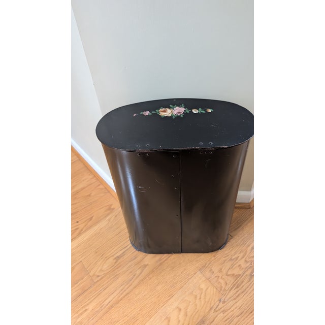 1950s Vintage Mid Century Modern Hand Painted Toleware Accent Hamper For Sale In Washington DC - Image 6 of 11