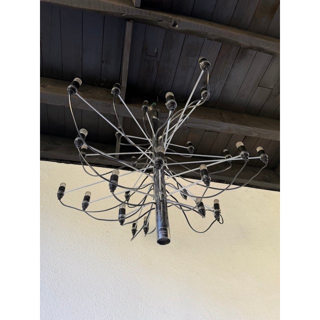 Metal Model 2097 30-Light Chandelier by Gino Sarfatti for Arteluce, 1960s For Sale - Image 7 of 18