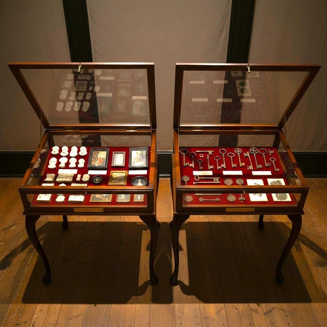 Mid 20th Century Vintage Glass Top Display Side Tables Pair-Queen Anne-Jewelry Vitrine-Case-Curio For Sale - Image 5 of 10