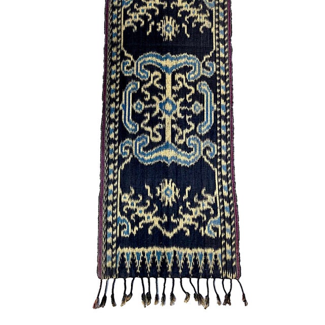 Textile 1960s Hand-Woven Indonesian Sumba Ikat Hinggi Textile For Sale - Image 7 of 15