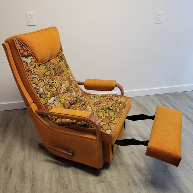 Mid-Century Modern Vintage 1970s Recliner Rocker in Floral Upholstery For Sale - Image 3 of 10