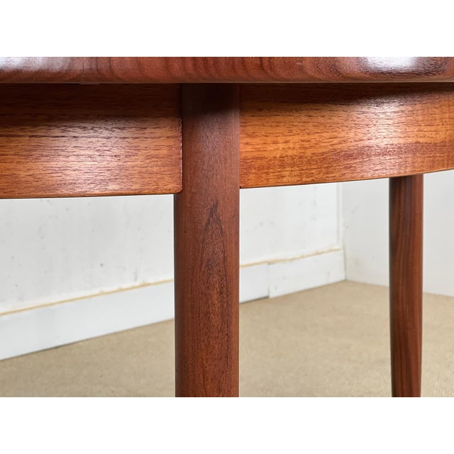 Round Extendable Dining Table from G-Plan, 1960 For Sale - Image 12 of 13