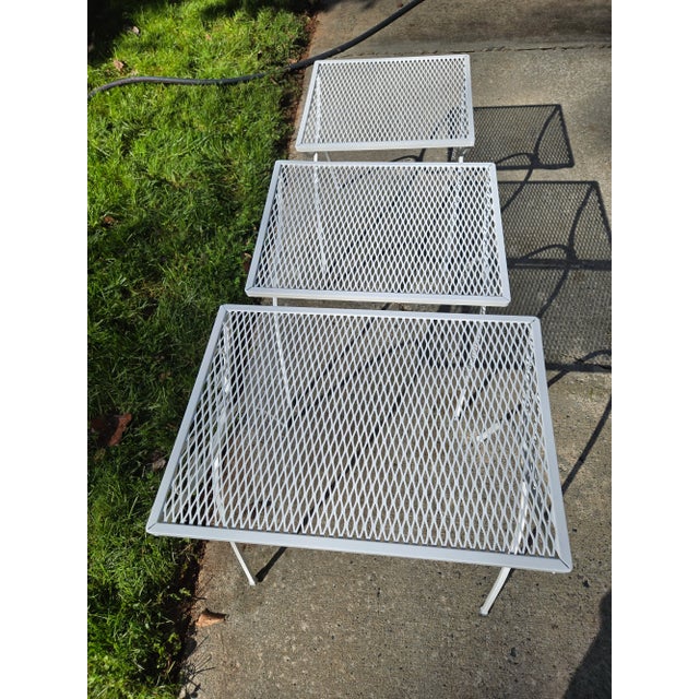 Salterini Mid-Century Modern Iron Mesh 3 Piece Set Nesting Tables, Attributed to Salterini For Sale - Image 4 of 12
