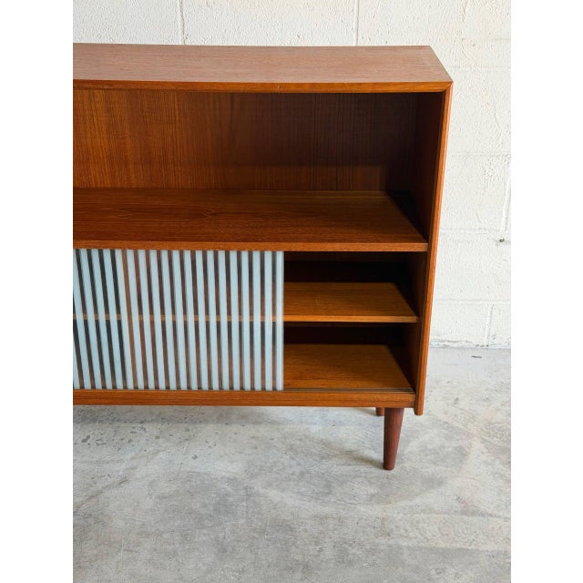 Mid 20th Century Vintage Danish Modern Teak Cabinet Glass Door Bookcase Media Console For Sale - Image 5 of 9