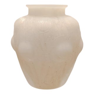 White Glass Vase by René Lalique for Lalique, 1926 For Sale