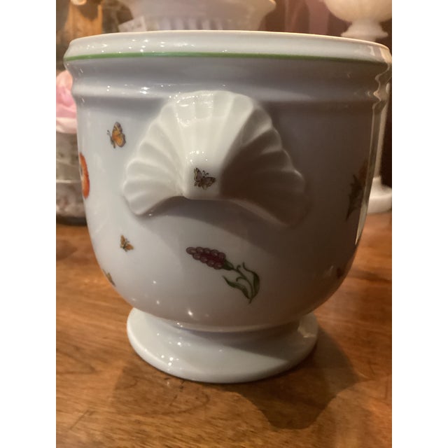 French Tiffany & Co. Limoges “Tiffany Garden” Porcelain Pot For Sale - Image 3 of 5