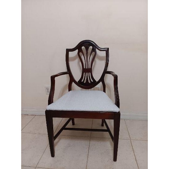 Wood 1950s Bassett Style Antique Mahogany Shield Back Dining Room Chairs Set of 4 For Sale - Image 7 of 7