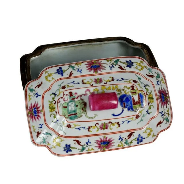 Chinese Antique Famille Rose Chinese Porcelain Soup Tureen For Sale - Image 3 of 5