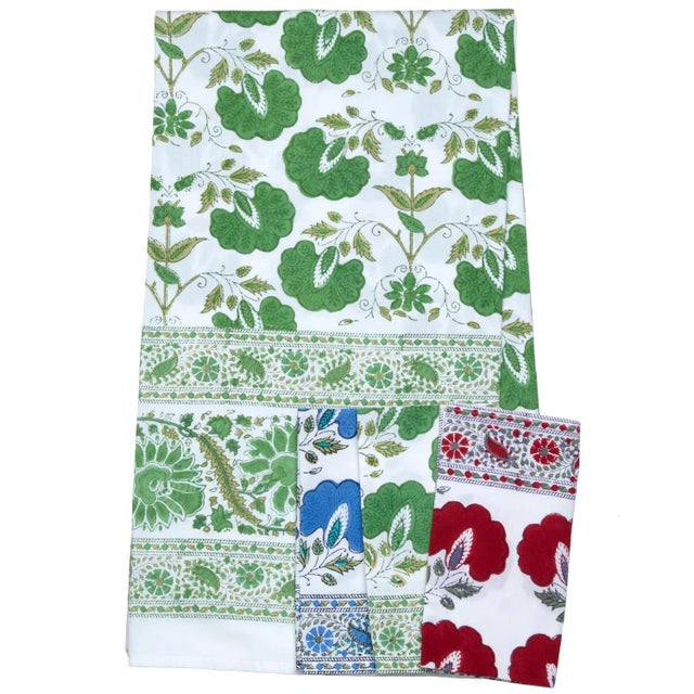 Contemporary Janvi 10-Seat Green Tablecloth For Sale - Image 3 of 5