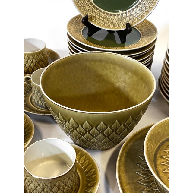 1980s Large Danish "Relief" Dinner Service Designed by Jens Quistgaard for Bing & Grondahl- Set of 91 For Sale In Miami - Image 6 of 15