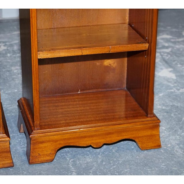 Vintage Georgian Style Walnut Nightstands, Set of 2 For Sale - Image 6 of 16