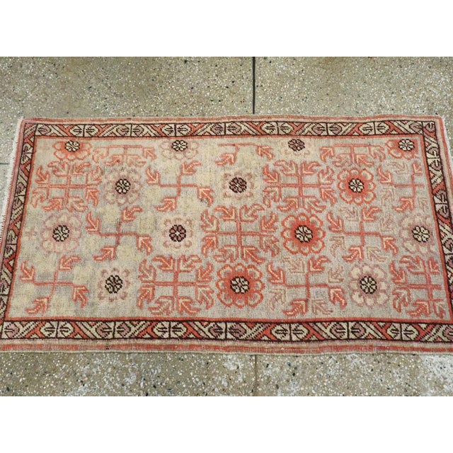 Galerie Shabab Collection Early 20th Century Handmade Khotan Scatter Rug in Coral and Grey For Sale In New York - Image 6 of 8