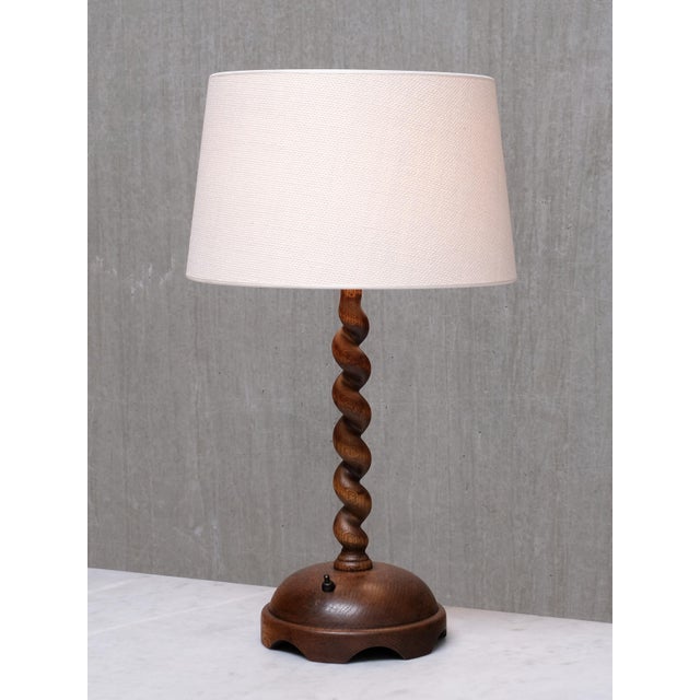 1950s French Sculptural Oak Table Lamp with Barley Twist Stem and Linen Shade, 1950s For Sale - Image 5 of 9