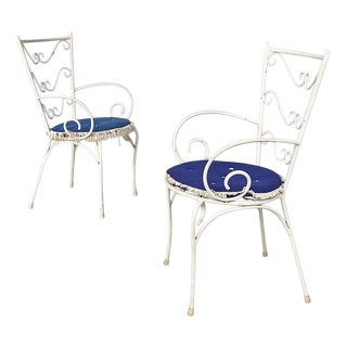 Set of Mid-Century Italian Modern White Iron Garden Chairs with Blue Pillows, 1960 For Sale