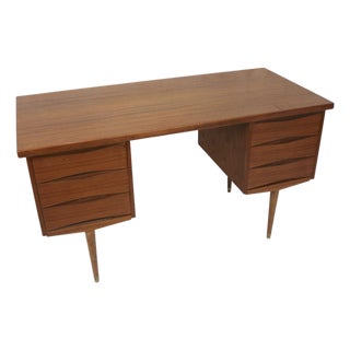 Vintage Mid-Century Teak Desk in the Style of Arne Vodder For Sale