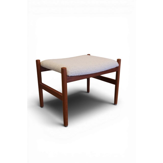 Ottoman in Linen-Colored Bouclé Upholstery from Spøttrup, 1960s For Sale - Image 6 of 6