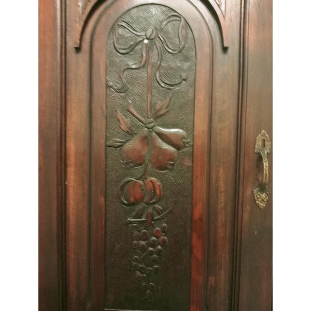 Late 19th-Century Italian Renaissance Revival Carved Wood Buffet Cabinet Cupboard For Sale - Image 4 of 4