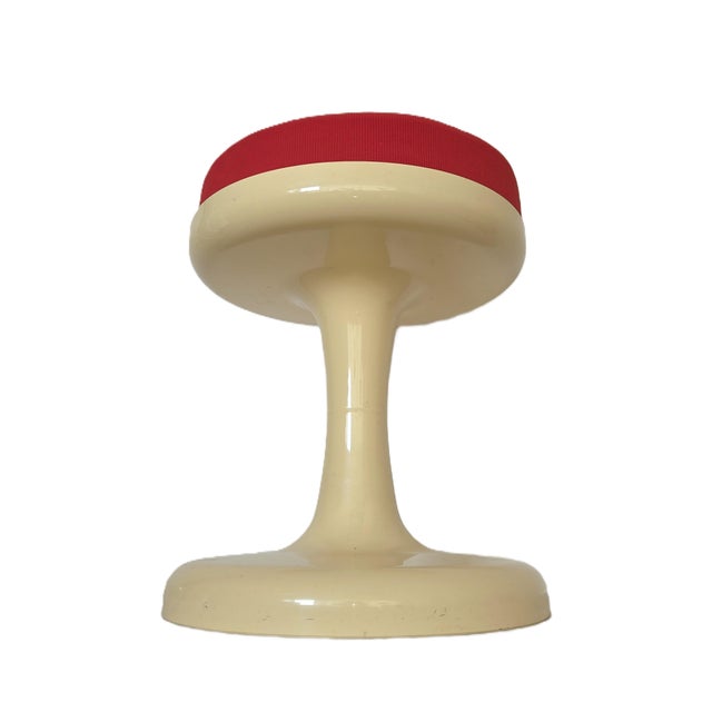 Mid-Century Modern Iconic 1970s Space Age Tulip Stool, German Plastic Stool in Red For Sale - Image 3 of 7