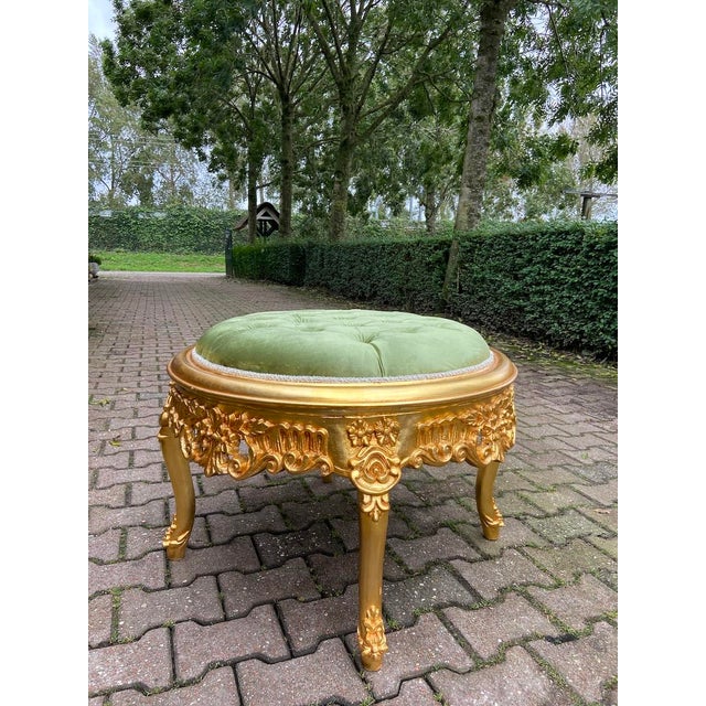 1980s Italian Baroque Rococo Gilt Ottoman Bench – Hand-Carved Beechwood & Tufted Green Velvet For Sale - Image 9 of 12