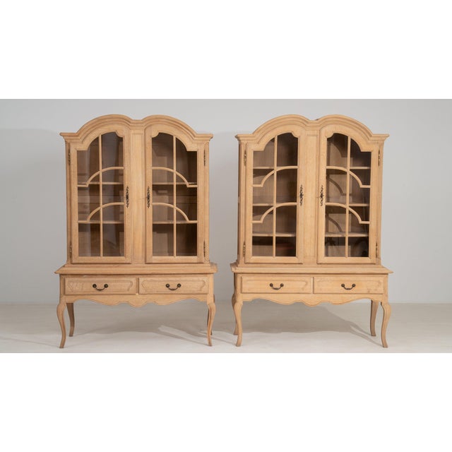 Mid 20th Century France Louis XV Antique White Wood Display Cabinet For Sale - Image 9 of 11
