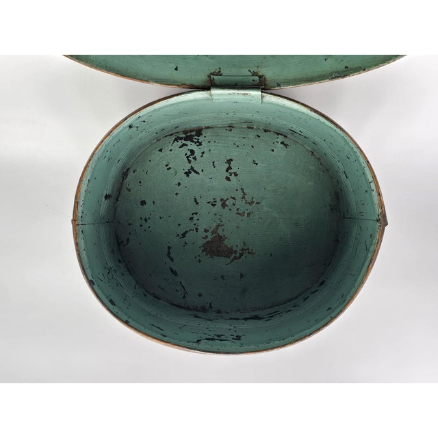 English Hat Box in Sheet Metal, Early 1900s For Sale - Image 9 of 11