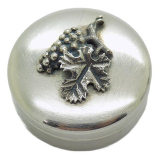 Vintage Italian Handmade Genuine Silver Bunch of Grapes Decorated Pill Snuff Trinket Box For Sale