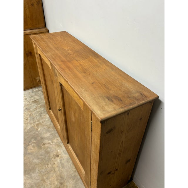 A fine 19th century English cupboard, full of character and practical charm. The front is fitted with doors featuring...