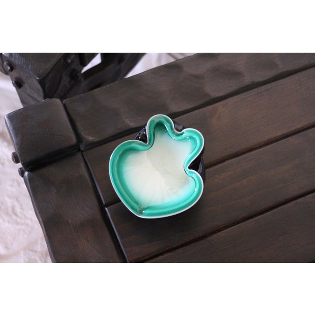 1950s MCM Barbini Murano Biomorphic Green, Black, and White Catchall or Ashtray For Sale - Image 5 of 11