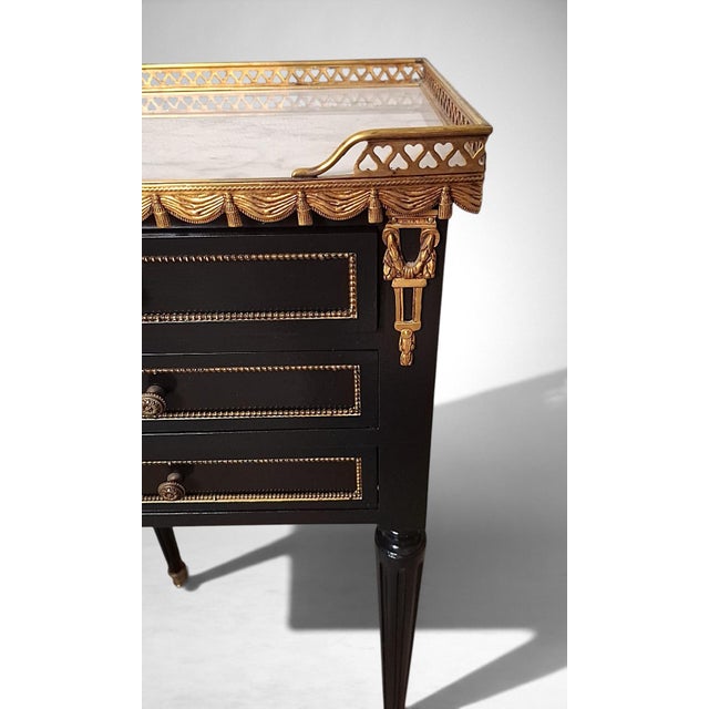 Early 20th Century French Louis XVI Revival Pair of Nightstands in Carrara Marble and Gilt Bronze For Sale - Image 16 of 18