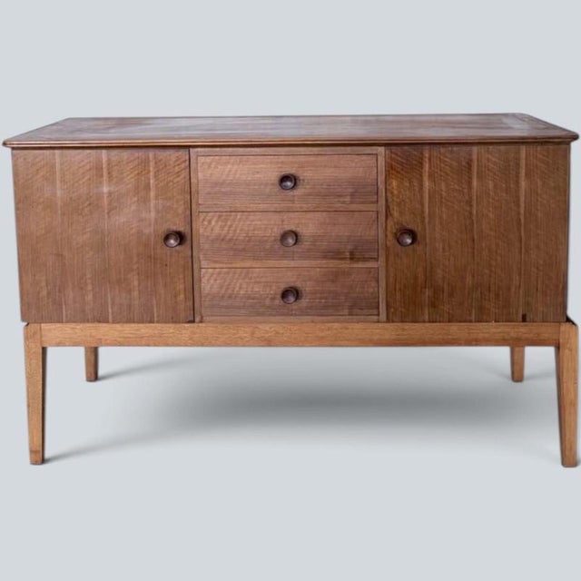 1960s Mid-Century Modern Walnut Sideboard from Gordon Russell of Broadway, 1960s For Sale - Image 5 of 11