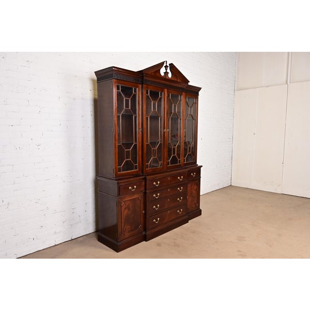 Stickley Late 20th Century Stickley Chippendale Carved Flame Mahogany Lighted Breakfront Bookcase Cabinet For Sale - Image 4 of 12