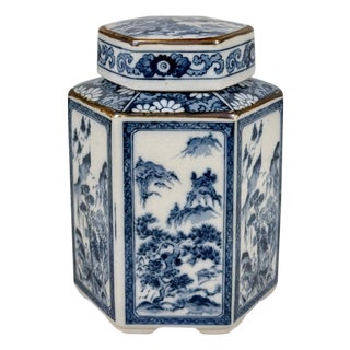 Vintage Chinoiserie Blue & White Porcelain Hexagonal Ginger Jar W/ Lid For Sale