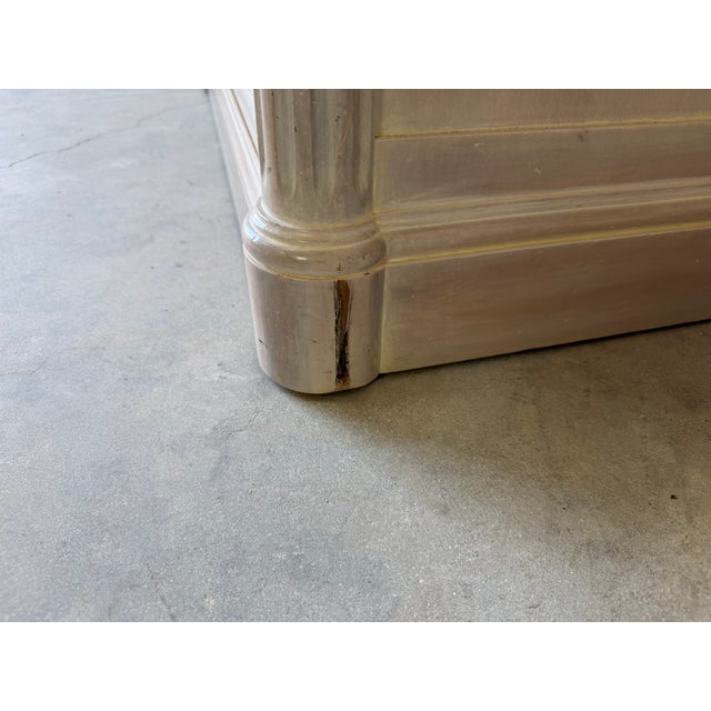 Vintage John Widdicomb Neoclassical Style 8-Drawer Dresser With Brass Handles For Sale - Image 18 of 18