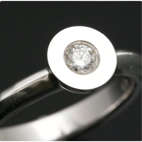 18k White Gold Diamond Solitaire Ring, Size 7 For Sale - Image 4 of 8