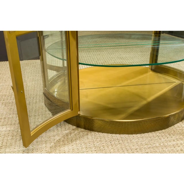 1970s Mastercraft Brass Illuminated Demilune Vitrine Cabinet, 1970s, Signed For Sale - Image 5 of 16