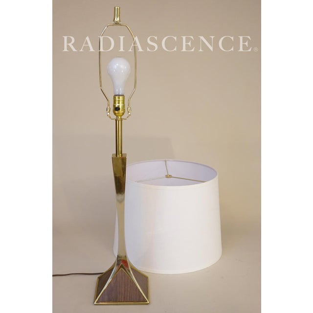 1970s Laurel Mid Century Modern Pyramid Brass Wood Table Lamp Montagna Grillo Tonello Italy High Society For Sale - Image 12 of 12